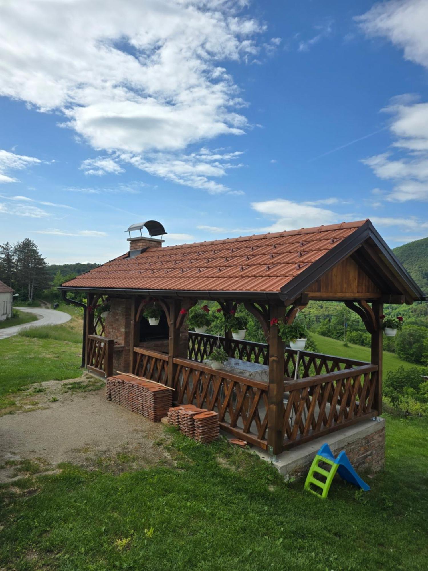 Kod Slaveka Apartment Kostanjevac Екстериор снимка